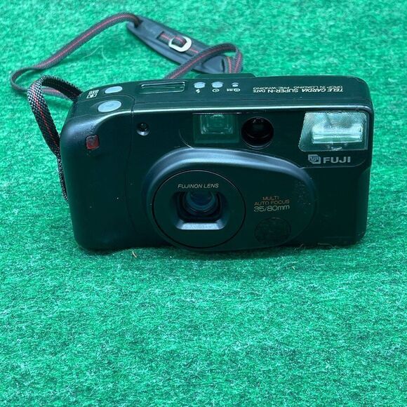 Fuji Discovery 400 Tele Multi Auto Focus 35/80mm Point Shoot Camera with Strap - Picture 1 of 2